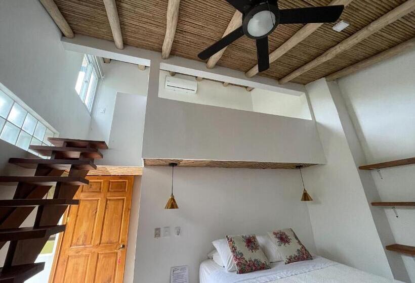 اتاق ساده سه‌ نفره, Dreamcatcher Hotel   Atrapasueños