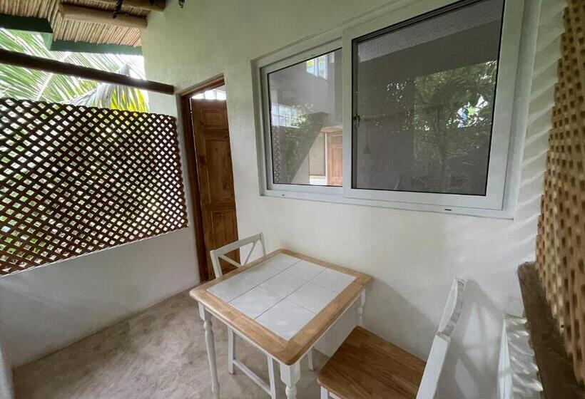 اتاق ساده سه‌ نفره, Dreamcatcher Hotel   Atrapasueños
