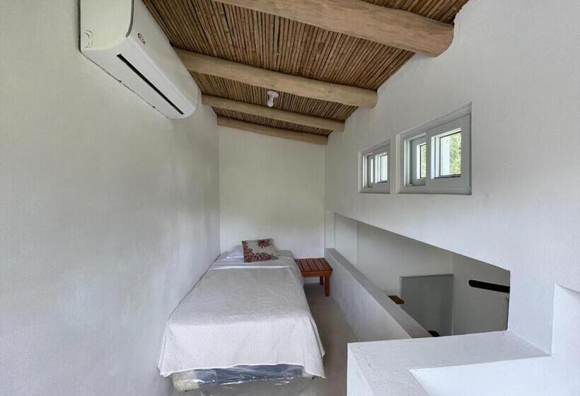 اتاق ساده سه‌ نفره, Dreamcatcher Hotel   Atrapasueños
