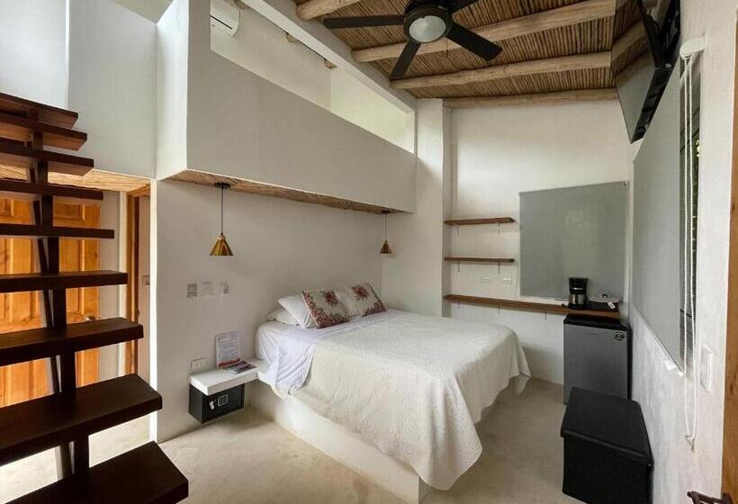 اتاق ساده سه‌ نفره, Dreamcatcher Hotel   Atrapasueños