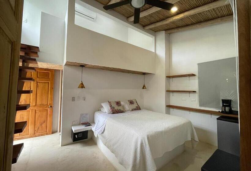 اتاق ساده سه‌ نفره, Dreamcatcher Hotel   Atrapasueños