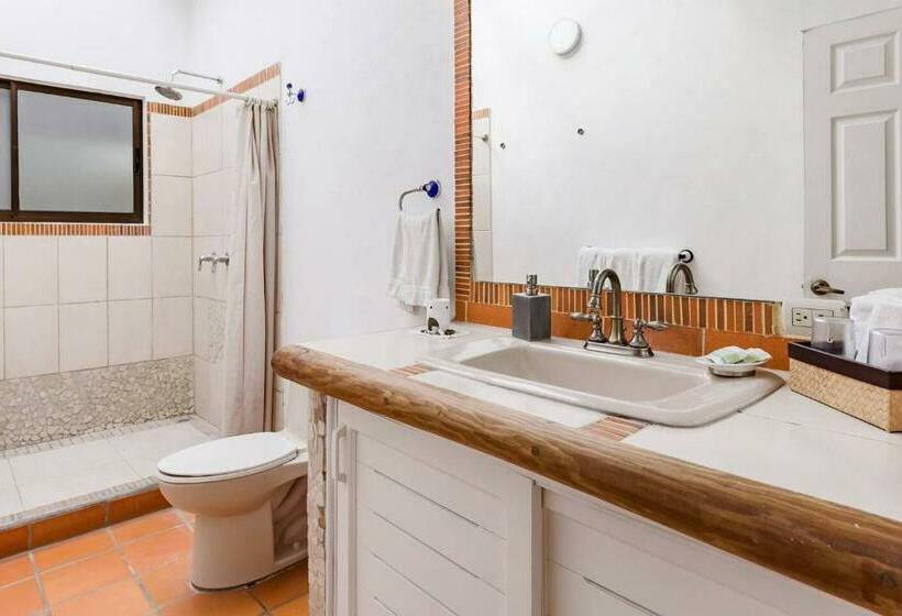 اتاق لوکس چهار تخته, Dreamcatcher Hotel   Atrapasueños