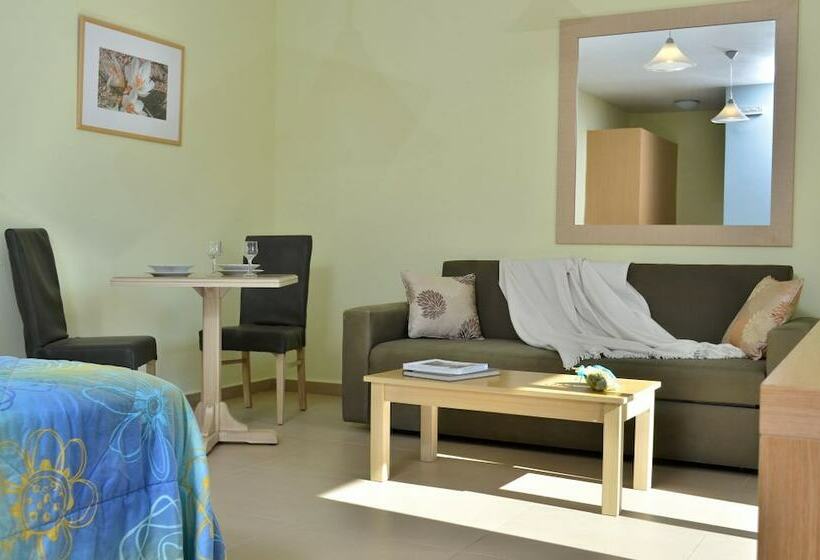 استودیوی استاندارد, Estia