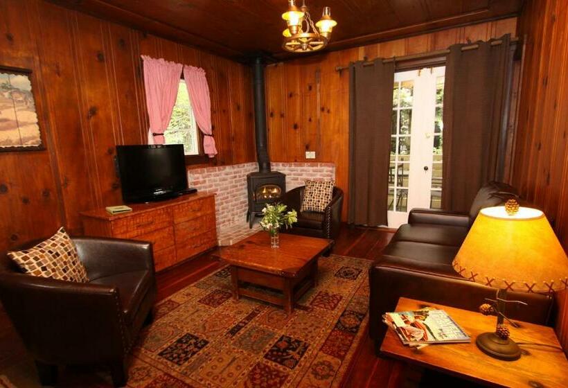 سوئیت 2 خوابه, Fern Grove Cottages