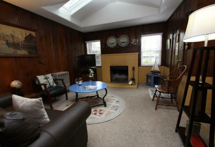 سوییت لوکس, Fern Grove Cottages