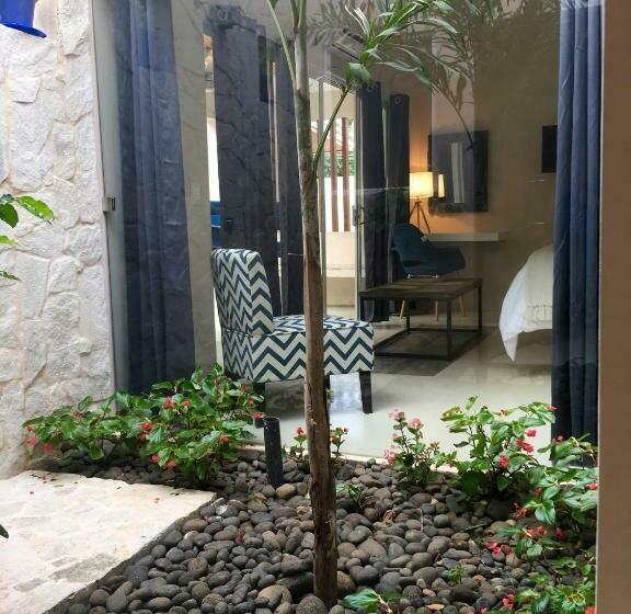 سوییت, La Ramona Charming