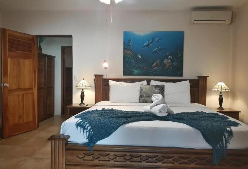 اتاق استاندارد چهار تخته با چشم‌انداز دریا, Mango Moon Villa