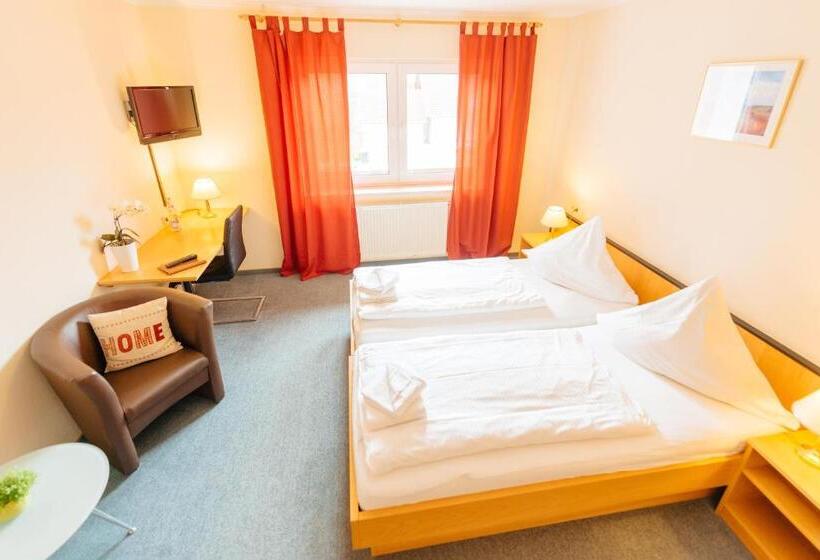 اتاق استاندارد چهار تخته, Rhönhof