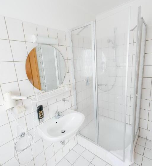 اتاق استاندارد چهار تخته, Rhönhof