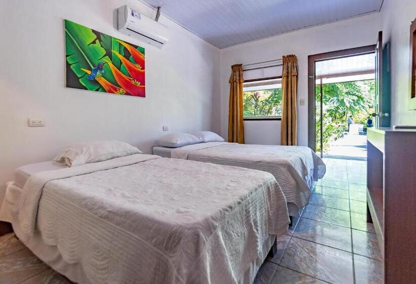 اتاق استاندارد چهارنفره با چشم‌انداز باغ, Tortuguero Beachfront