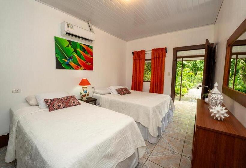 اتاق استاندارد سه تخته با چشم‌انداز باغ, Tortuguero Beachfront