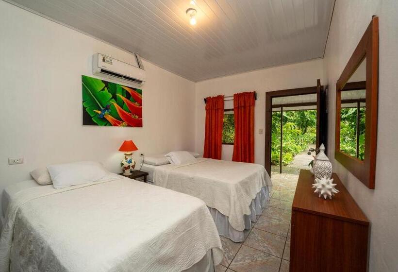 اتاق استاندارد سه تخته با چشم‌انداز باغ, Tortuguero Beachfront