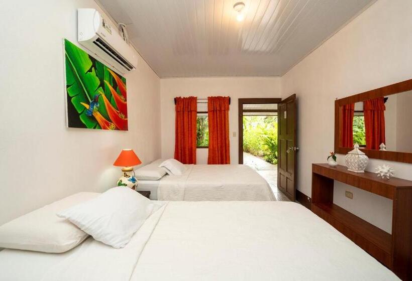اتاق استاندارد سه تخته با چشم‌انداز باغ, Tortuguero Beachfront