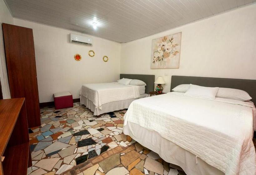 اتاق استاندارد چهارنفره با چشم‌انداز باغ, Tortuguero Beachfront