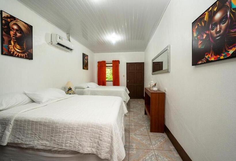 اتاق استاندارد چهارنفره با چشم‌انداز باغ, Tortuguero Beachfront