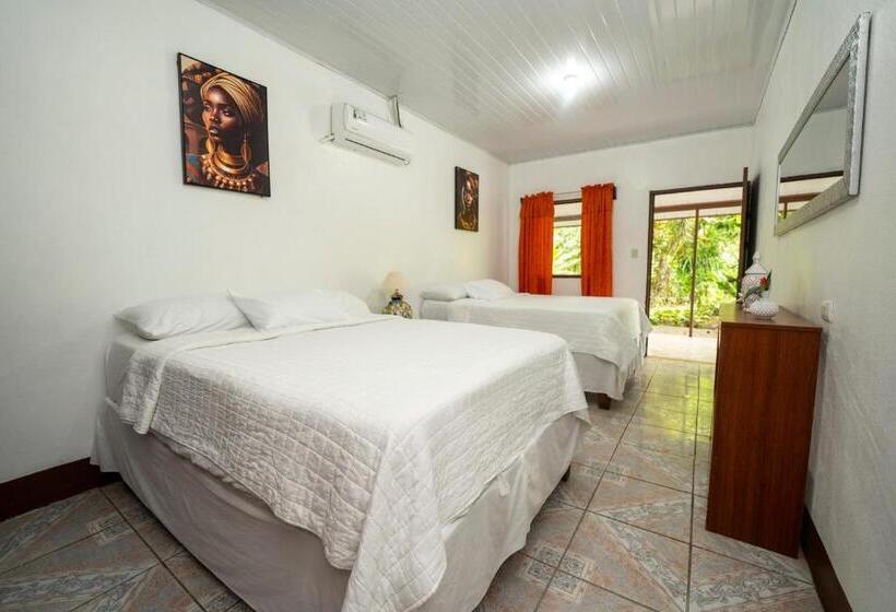 اتاق استاندارد چهارنفره با چشم‌انداز باغ, Tortuguero Beachfront
