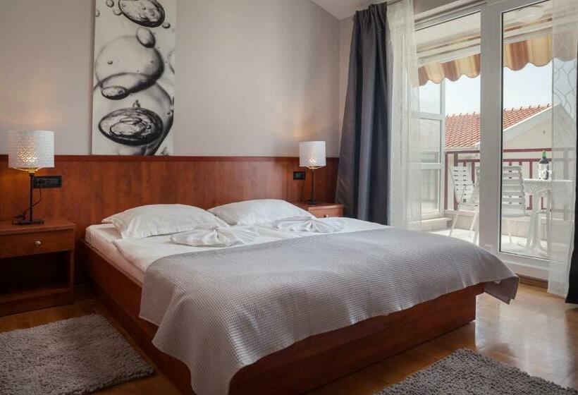 اتاق استاندارد با بالکن و چشم‌انداز دریا, Villa Vinka