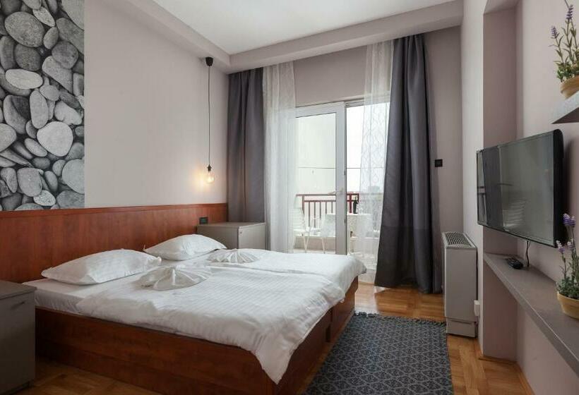 اتاق استاندارد با بالکن و چشم‌انداز دریا, Villa Vinka