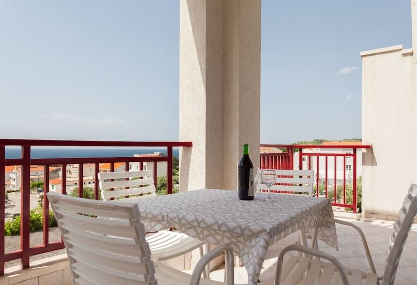 اتاق راحتی با چشم‌انداز دریا, Villa Vinka