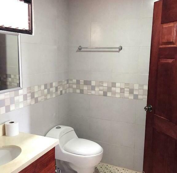 اتاق کلاسیک سه تخته, Pacande B&b