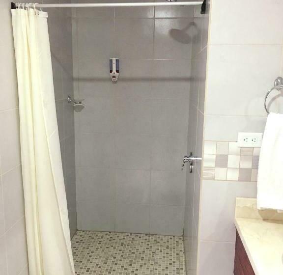 اتاق کلاسیک سه تخته, Pacande B&b