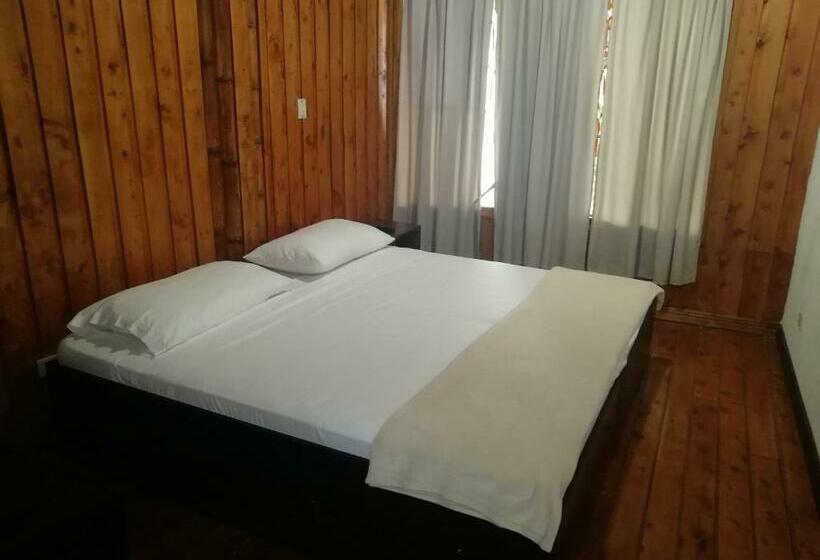 اتاق خانوادگی, Pacande B&b