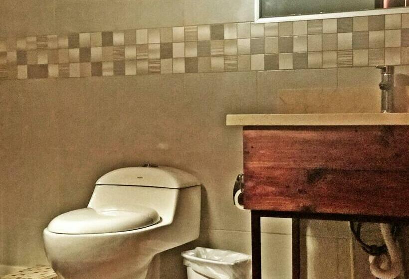 اتاق کلاسیک سه تخته, Pacande B&b