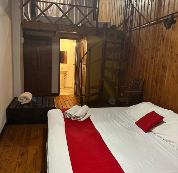 اتاق خانوادگی, Pacande B&b
