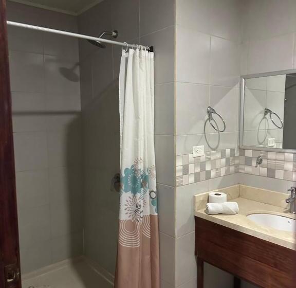 اتاق کلاسیک سه تخته, Pacande B&b