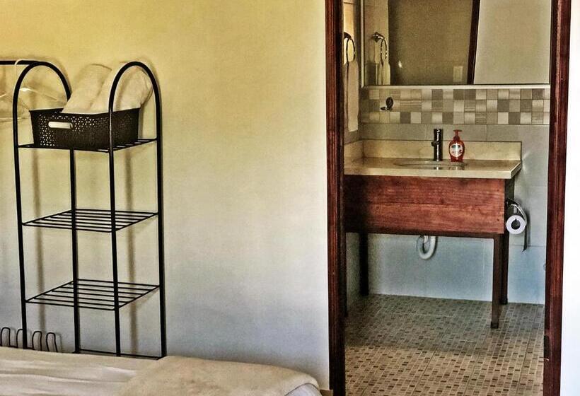 اتاق کلاسیک سه تخته, Pacande B&b