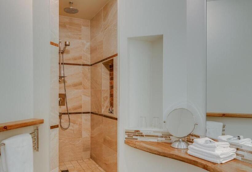 سوئیت با تخت بزرگ, Auberge Nuits St Georges