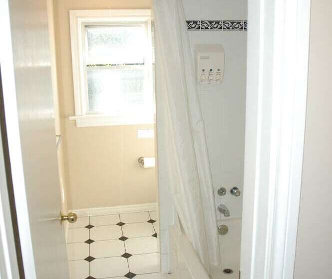 اتاق استاندارد, Cambie Lodge