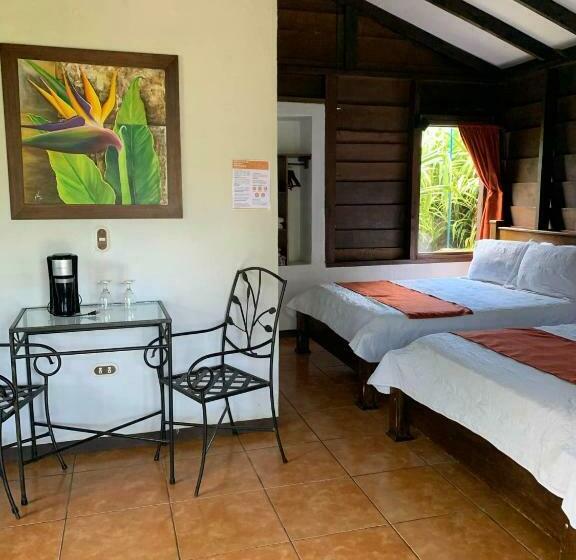 بانگلوی استاندارد, Colinas Del Miravalles Hotel & Hot Springs