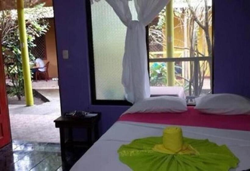 اتاق استاندارد یک نفره, El Icaco Tortuguero