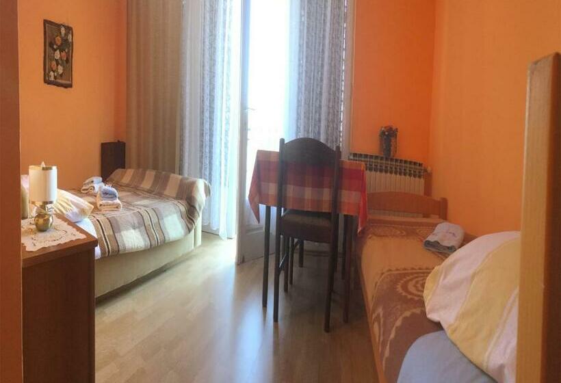 Triple Room Sea View, Guesthouse Villa Manda