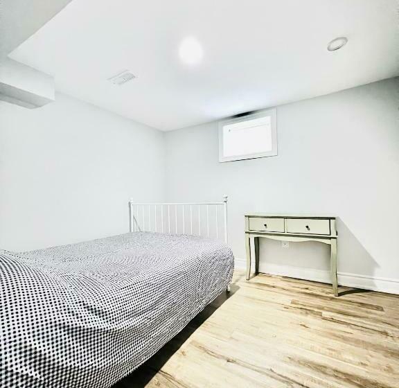 اتاق اکونومی, Kensington Market Hostel