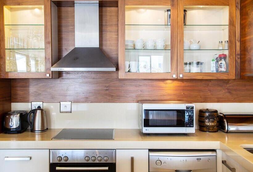 آپارتمان 3 خوابه, Marine Square Luxury Suites
