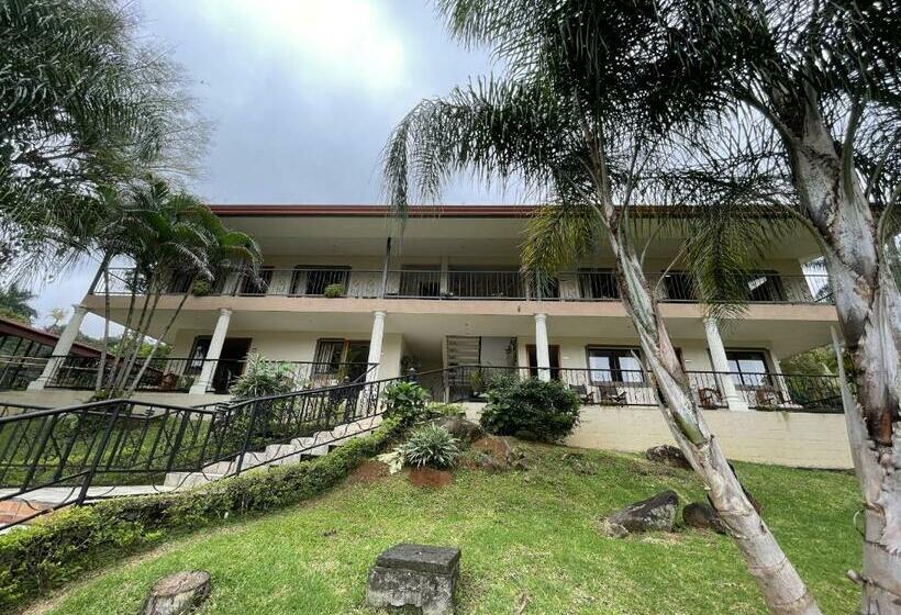 سوییت لوکس, Martino Spa And Resort
