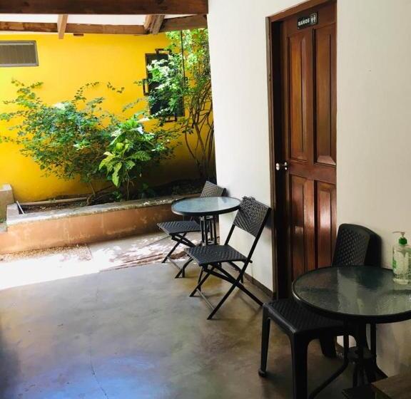 اتاق اکونومی, Villas Macondo