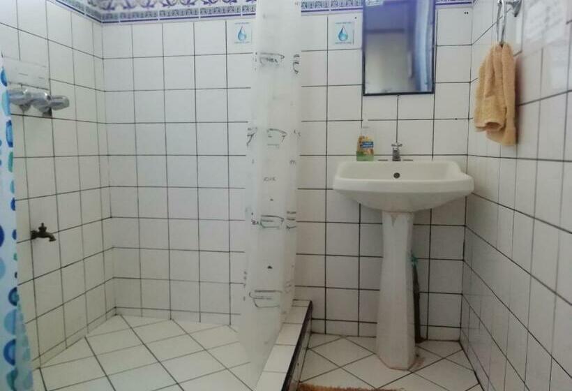 اتاق استاندارد با سرویس بهداشتی مشترک, In The Wind Hostel And Guesthouse
