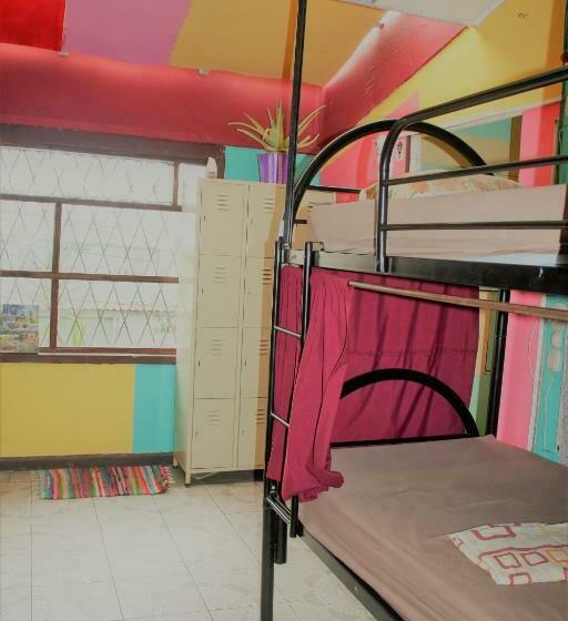 تختخواب در اتاق مشترک, In The Wind Hostel And Guesthouse