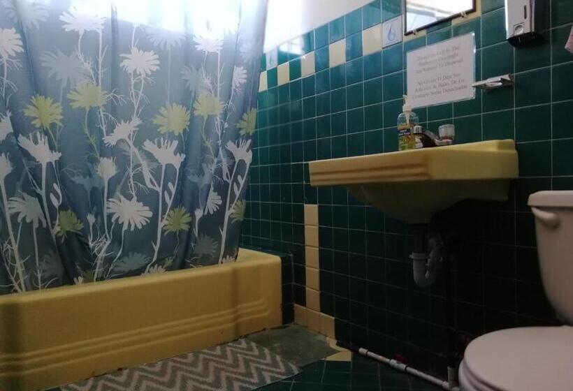 اتاق خانوادگی با سرویس بهداشتی مشترک, In The Wind Hostel And Guesthouse