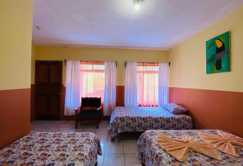 Economy Quadruple Room, La Puesta Del Sol B&b