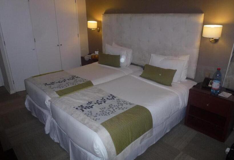اتاق استاندارد با 2 تخت دوبل, Nu Hotel Toronto Airport