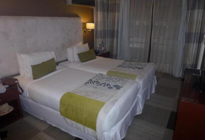 اتاق استاندارد با 2 تخت دوبل, Nu Hotel Toronto Airport