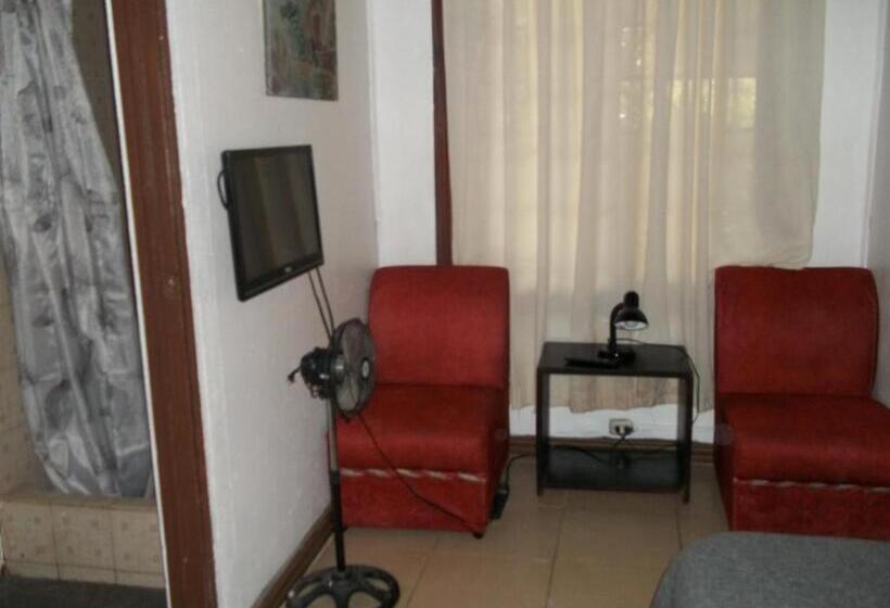Economy Quadruple Room, Aparthotel Villa Pacande & Suites