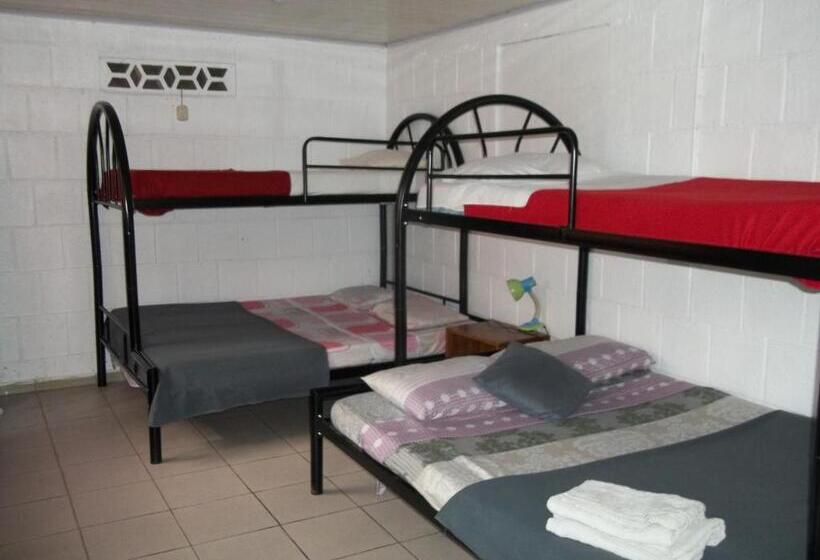 Economy Quadruple Room, Aparthotel Villa Pacande & Suites