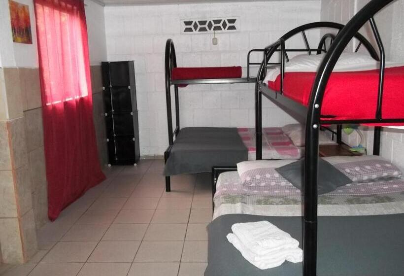 Economy Quadruple Room, Aparthotel Villa Pacande & Suites
