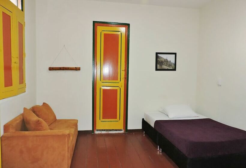 اتاق استاندارد, Golden Frog Manizales