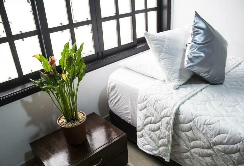 اتاق استاندارد یک نفره, Premium House